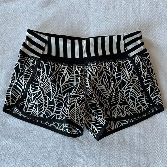 Lululemon Run Times Short, Size 4, Black and Ivory Pattern - Picture 1 of 8